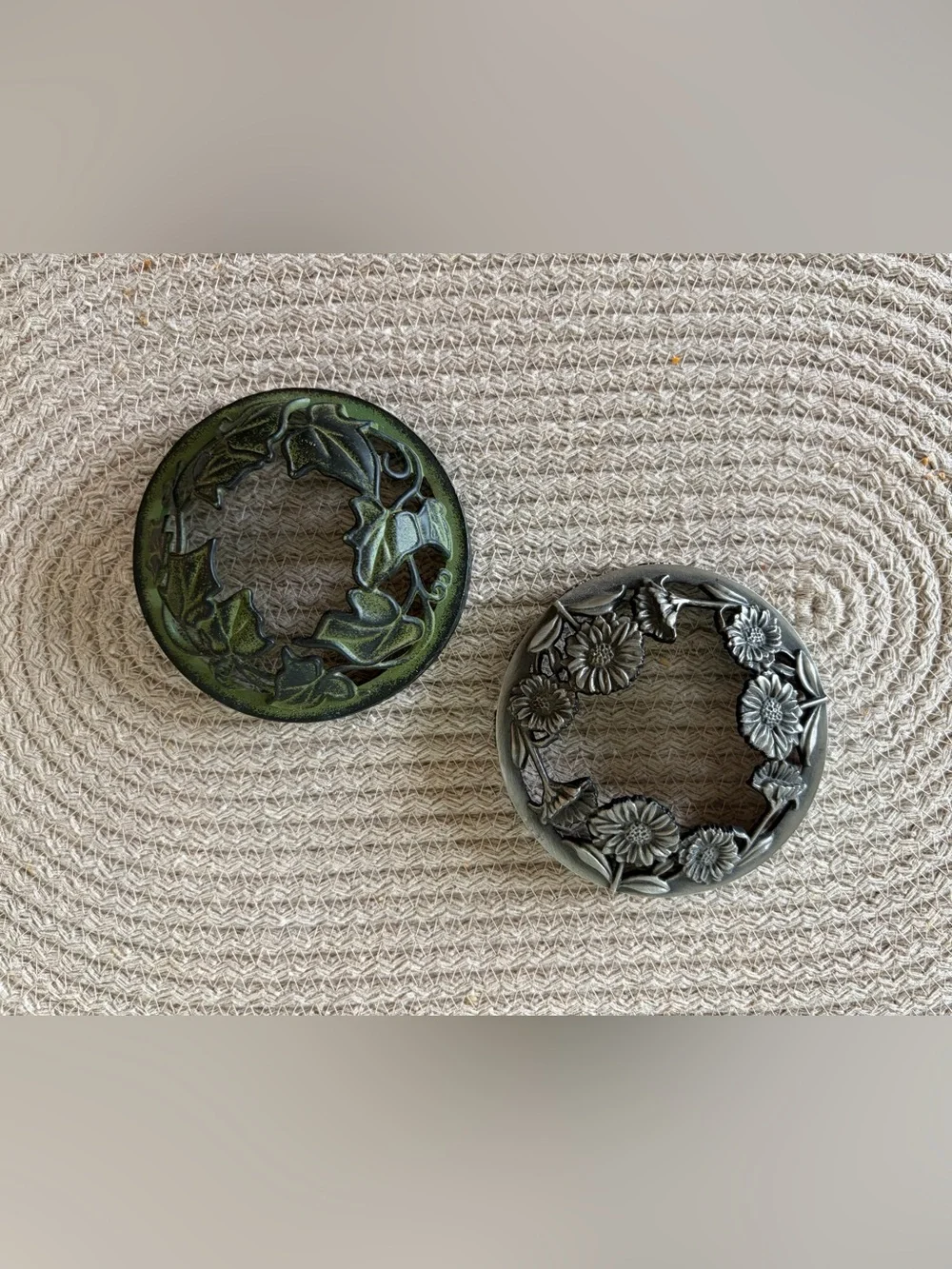 Yankee Candle Decorative Round Metal Toppers and Candle Stand